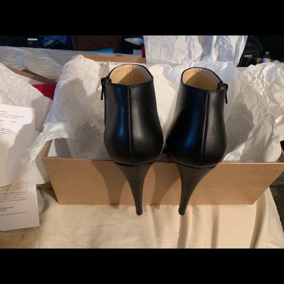 ChristiaN LOUBOUTIN - Picture 3 of 4